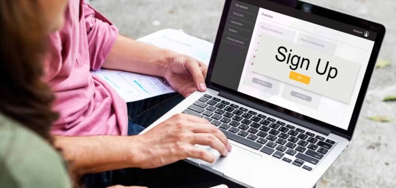 sign up campaign laptop